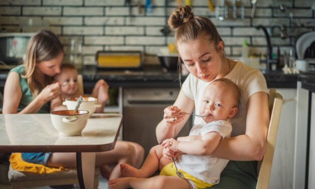 Transitioning from Breastfeeding to Solid Foods: A Step-by-Step Guide for New Parents