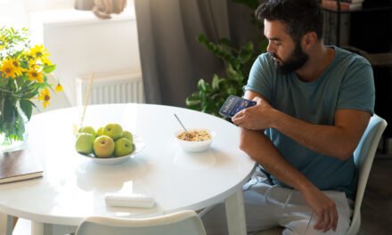 Diabetes : A Guide to Naturally Reversing and Staying Fit While Living With It