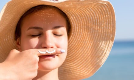 Best Home Remedies For Dry & Chapped Lips in Summer