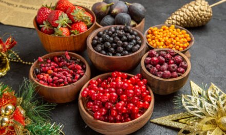 Food Trends for Diet: 7 Super Berries for Immunity & Brain Boost