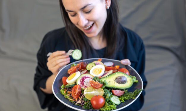 Busy Life Healthy Plate: Diet Trends for Working Professionals