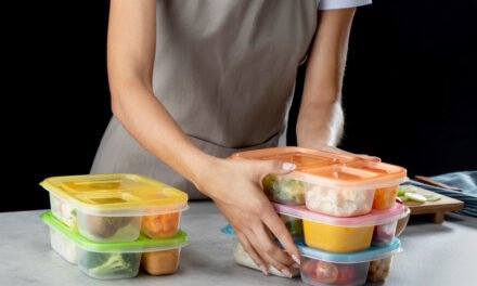 Remove Odors from Plastic Lunch Boxes With Natural Ingredients