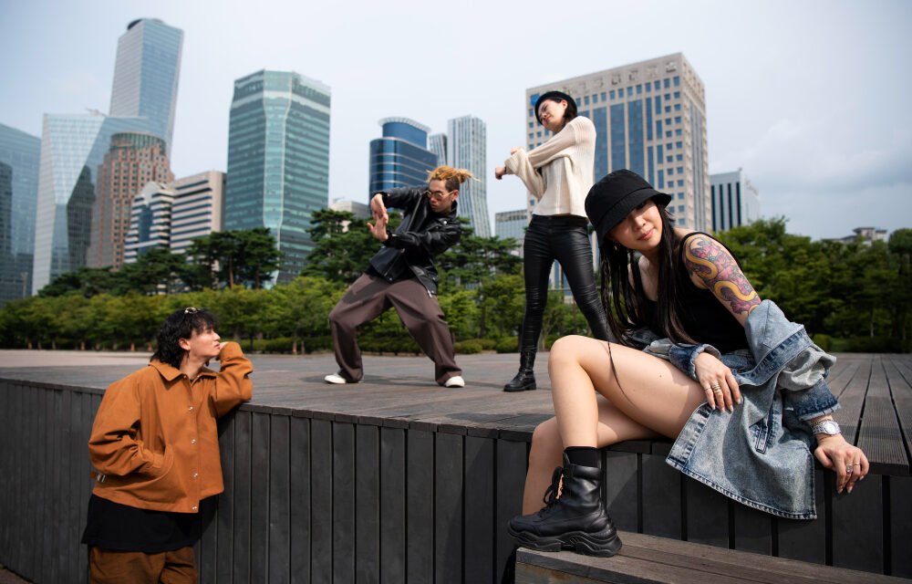 Latest Fashion Trends: Y2K Style Comeback