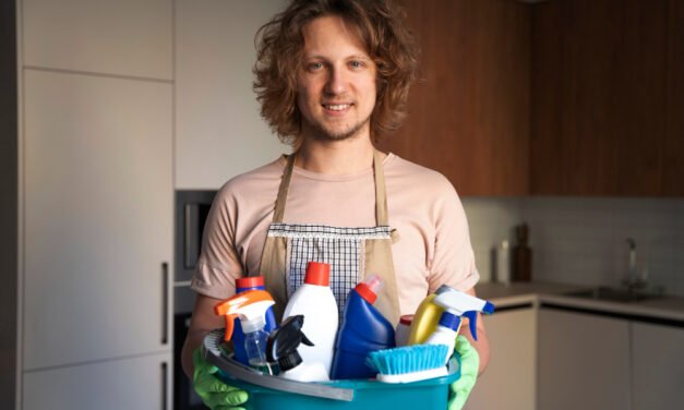 Cleaning Plastic Containers: Say Goodbye to Stains and Smells