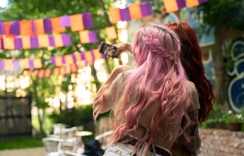 Calico Hair Trend: Youth’s New Style Statement