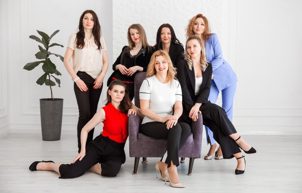 Chic Office Looks: Comfort and Style for Working Women