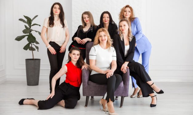 Chic Office Looks: Comfort and Style for Working Women