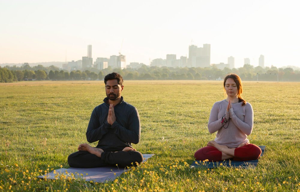 Guided vs Silent Meditation: Which Is Best for Beginners?
